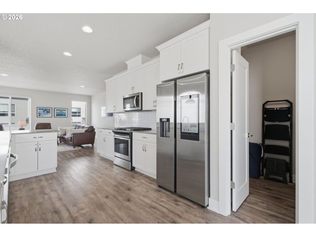 17100 Sw ALBATROSS Ln, Beaverton, OR 97007