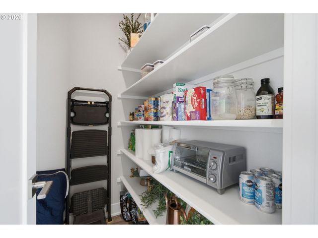 17100 Sw ALBATROSS Ln, Beaverton, OR 97007