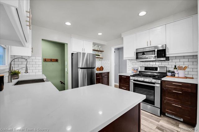 573 Parkland Boulevard, Clawson, MI 48017
