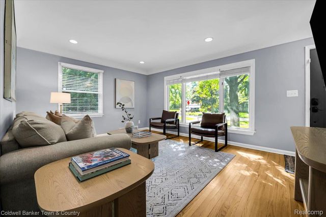 573 Parkland Boulevard, Clawson, MI 48017