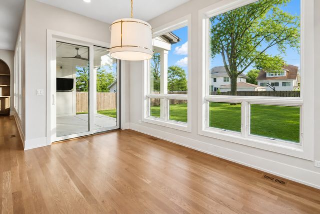 498 W 3rd Avenue, Elmhurst, IL 60126