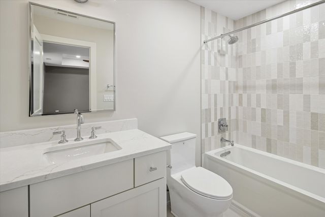 498 W 3rd Avenue, Elmhurst, IL 60126