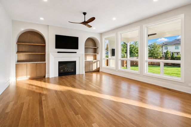 498 W 3rd Avenue, Elmhurst, IL 60126