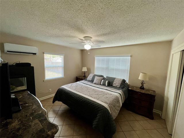 5432 Thomas Lane, River Oaks, TX 76114