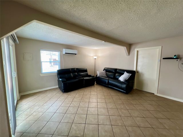 5432 Thomas Lane, River Oaks, TX 76114