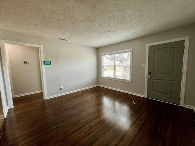 5432 Thomas Lane, River Oaks, TX 76114