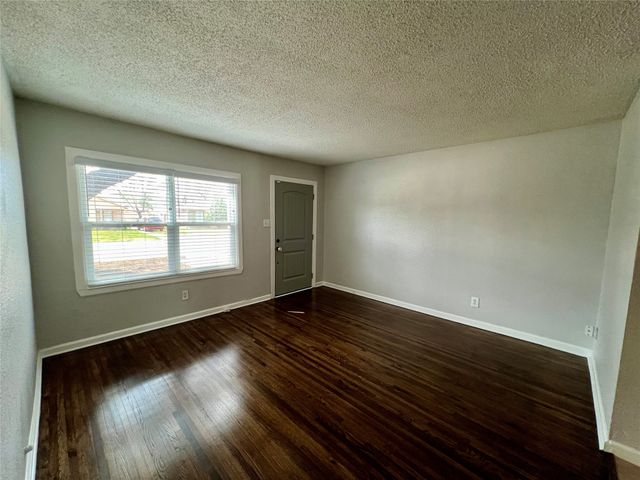 5432 Thomas Lane, River Oaks, TX 76114