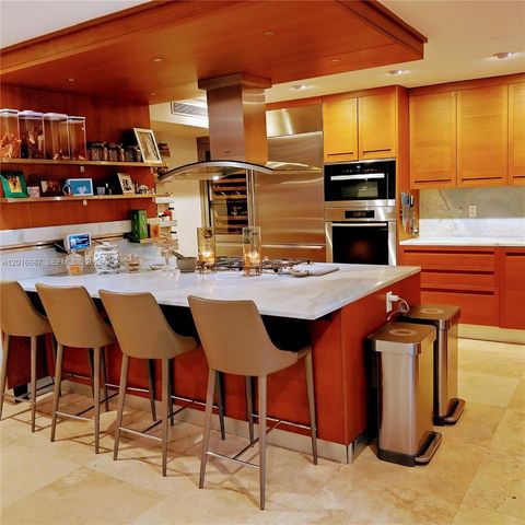 20021 NE 25th Ave, Miami, FL 33180