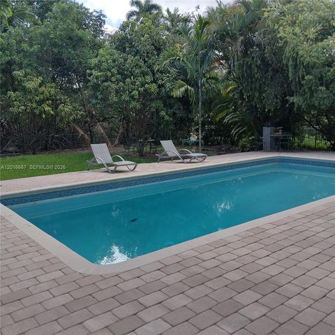 20021 NE 25th Ave, Miami, FL 33180