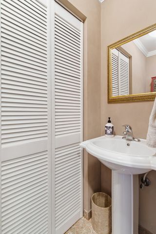 10033 Montrose Avenue, Schiller Park, IL 60176