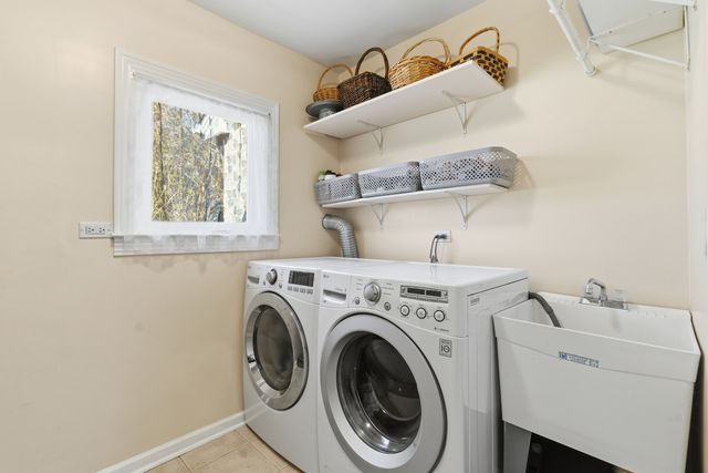 10033 Montrose Avenue, Schiller Park, IL 60176