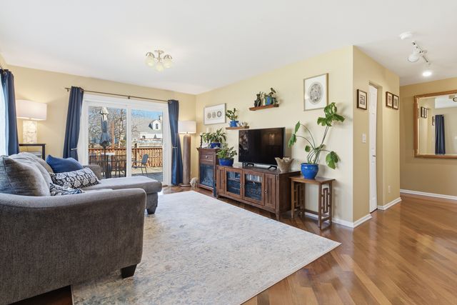 10033 Montrose Avenue, Schiller Park, IL 60176