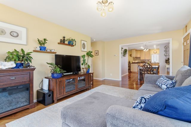 10033 Montrose Avenue, Schiller Park, IL 60176