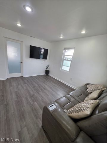 1334 E 346th Street, Eastlake, OH 44095