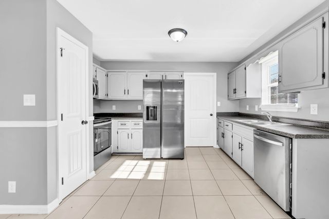 570 Barney Ln, Clarksville, TN 37042