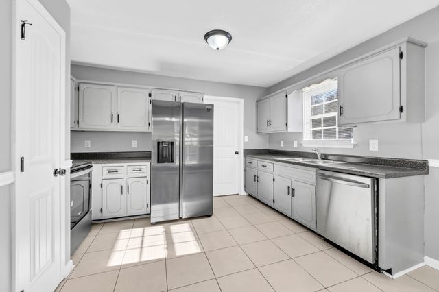 570 Barney Ln, Clarksville, TN 37042