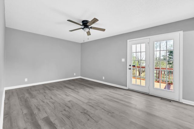 570 Barney Ln, Clarksville, TN 37042