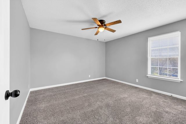 570 Barney Ln, Clarksville, TN 37042