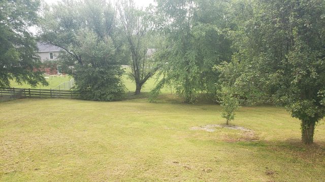 570 Barney Ln, Clarksville, TN 37042