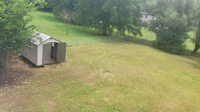 570 Barney Ln, Clarksville, TN 37042