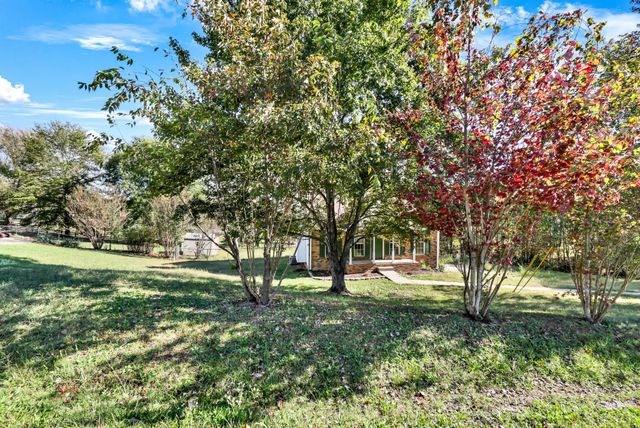 570 Barney Ln, Clarksville, TN 37042