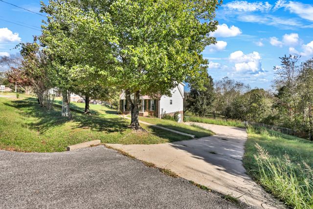 570 Barney Ln, Clarksville, TN 37042