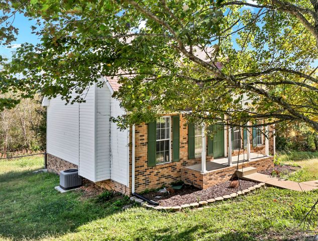 570 Barney Ln, Clarksville, TN 37042