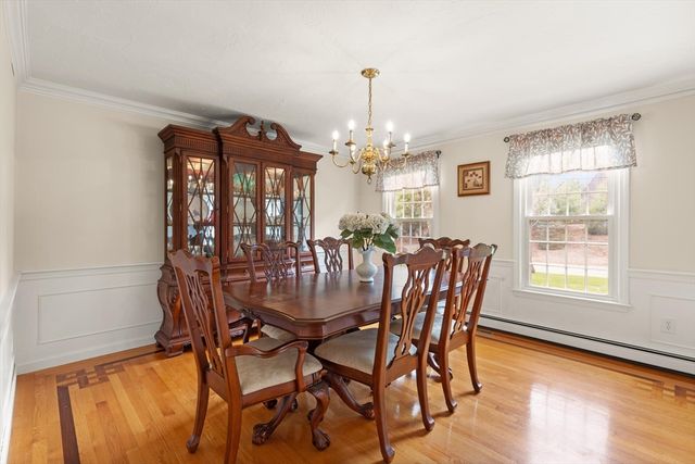 35 Meadowbrook Dr, Wrentham, MA 02093
