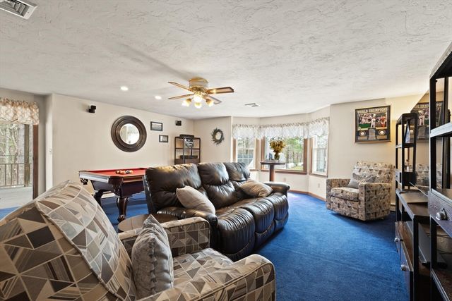 35 Meadowbrook Dr, Wrentham, MA 02093