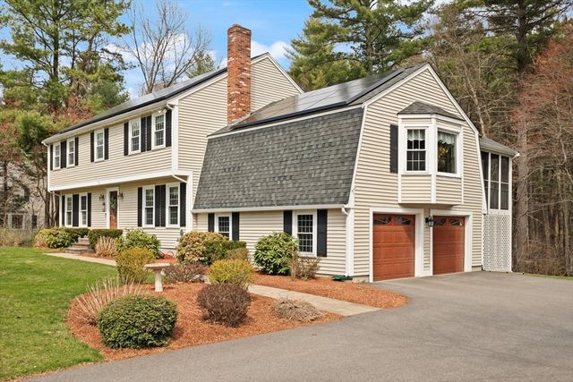 35 Meadowbrook Dr, Wrentham, MA 02093
