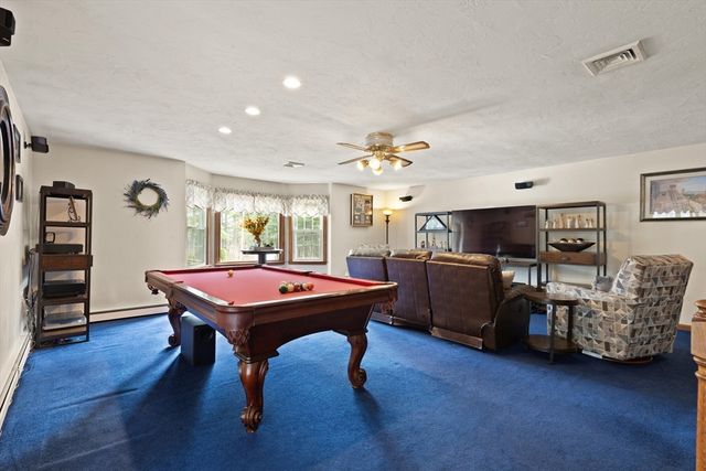 35 Meadowbrook Dr, Wrentham, MA 02093