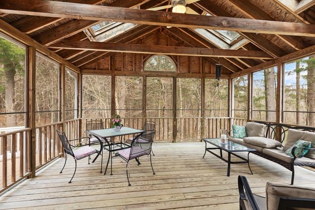 35 Meadowbrook Dr, Wrentham, MA 02093