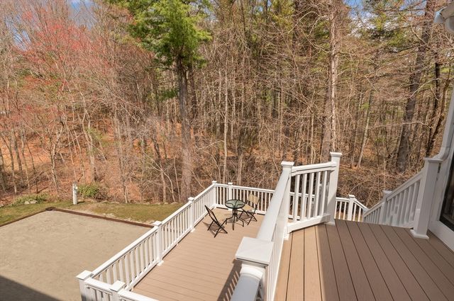 35 Meadowbrook Dr, Wrentham, MA 02093