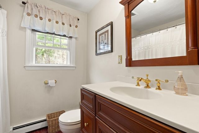 35 Meadowbrook Dr, Wrentham, MA 02093