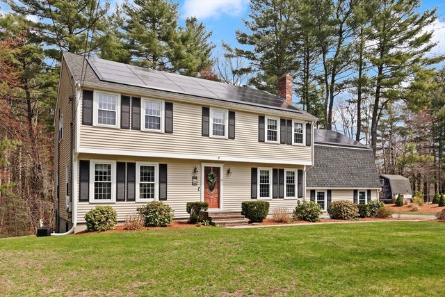 35 Meadowbrook Dr, Wrentham, MA 02093