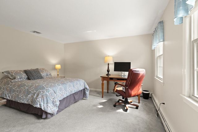 35 Meadowbrook Dr, Wrentham, MA 02093