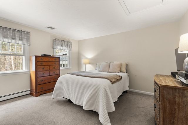 35 Meadowbrook Dr, Wrentham, MA 02093