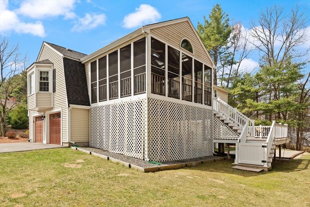 35 Meadowbrook Dr, Wrentham, MA 02093