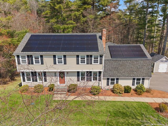35 Meadowbrook Dr, Wrentham, MA 02093