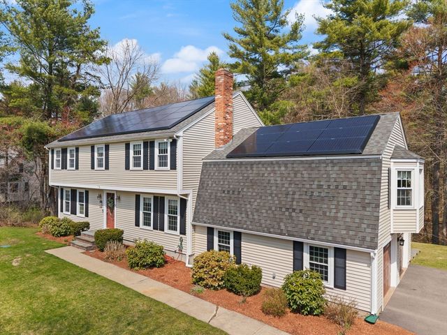 35 Meadowbrook Dr, Wrentham, MA 02093