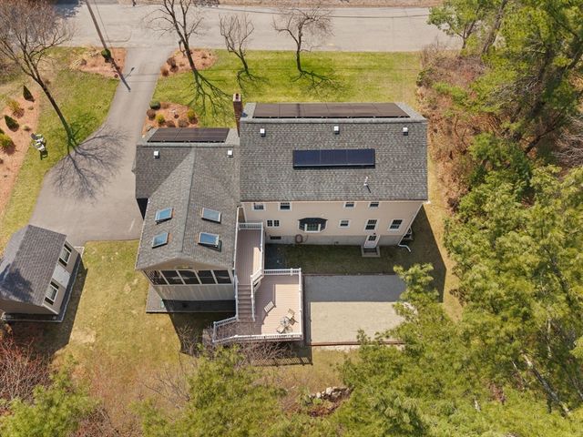 35 Meadowbrook Dr, Wrentham, MA 02093