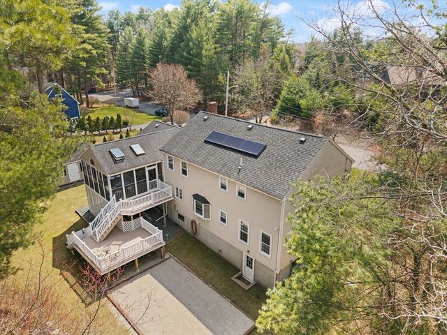 35 Meadowbrook Dr, Wrentham, MA 02093