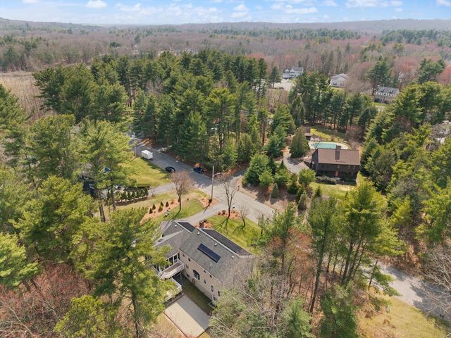 35 Meadowbrook Dr, Wrentham, MA 02093