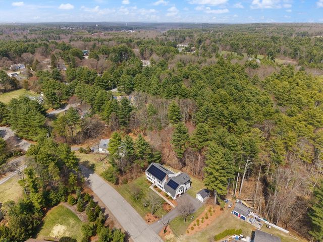 35 Meadowbrook Dr, Wrentham, MA 02093