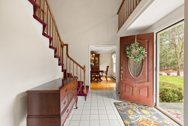 35 Meadowbrook Dr, Wrentham, MA 02093