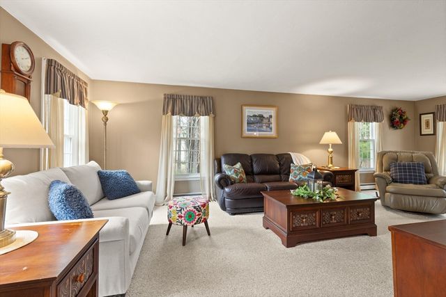 35 Meadowbrook Dr, Wrentham, MA 02093