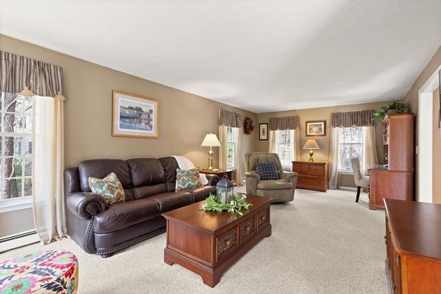 35 Meadowbrook Dr, Wrentham, MA 02093