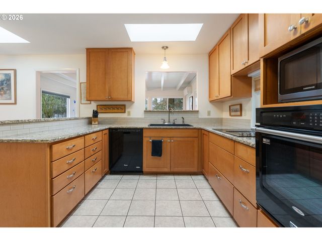 14085 Sw LINDA Ln, Beaverton, OR 97006