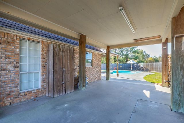 665 Winchester Drive, Bridge City, TX 77611