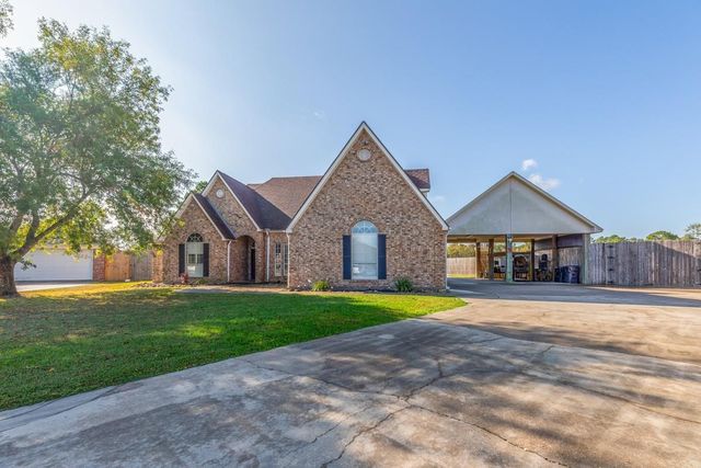 665 Winchester Drive, Bridge City, TX 77611